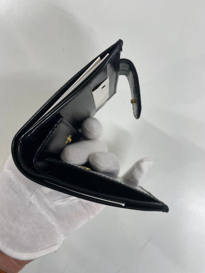 サルバトーレフェラガモ 本革 二つ折り財布 未使用品