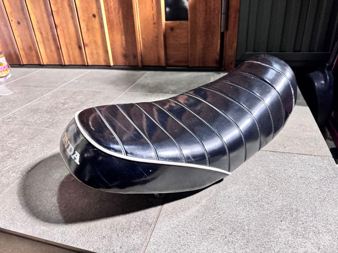 エイプ50 純正シート　エナメルタックロールシート