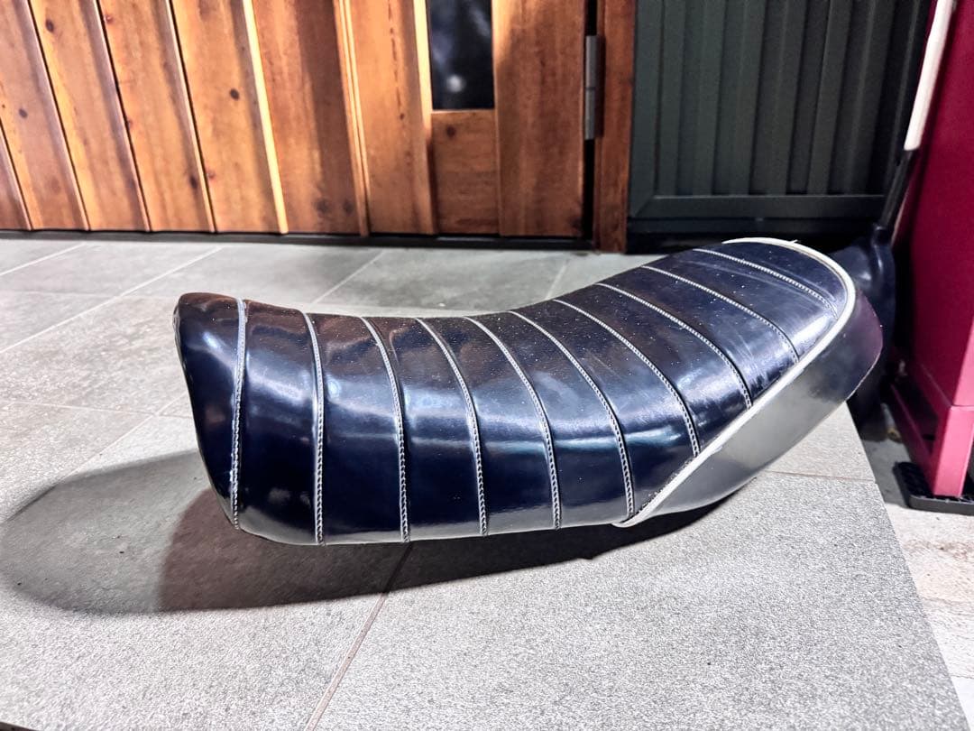 エイプ50 純正シート　エナメルタックロールシート