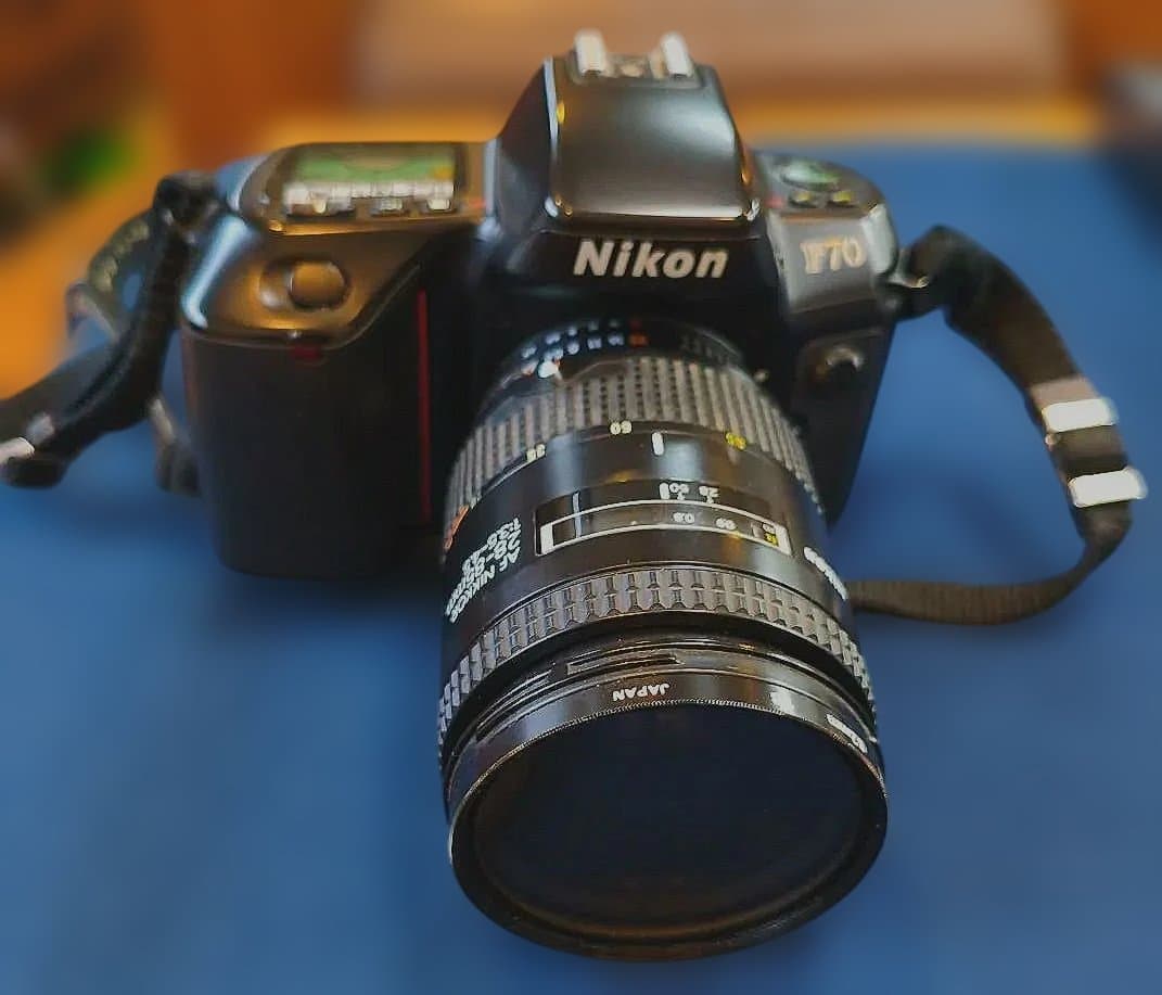 Nikon F70 一眼レフカメラ Nikkorレンズ付き