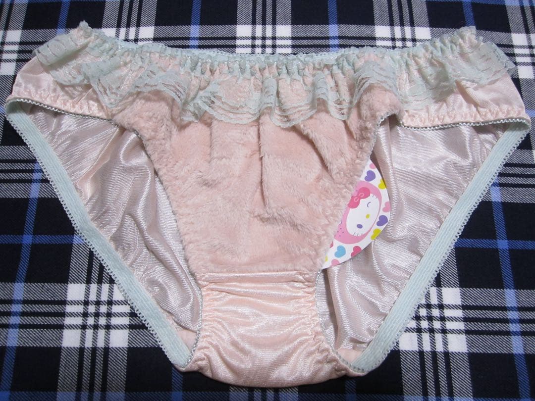 お*わ様 【サンリオ】『キティ ブラ・ショーツセット〈B70/M〉』ベロア/サテ