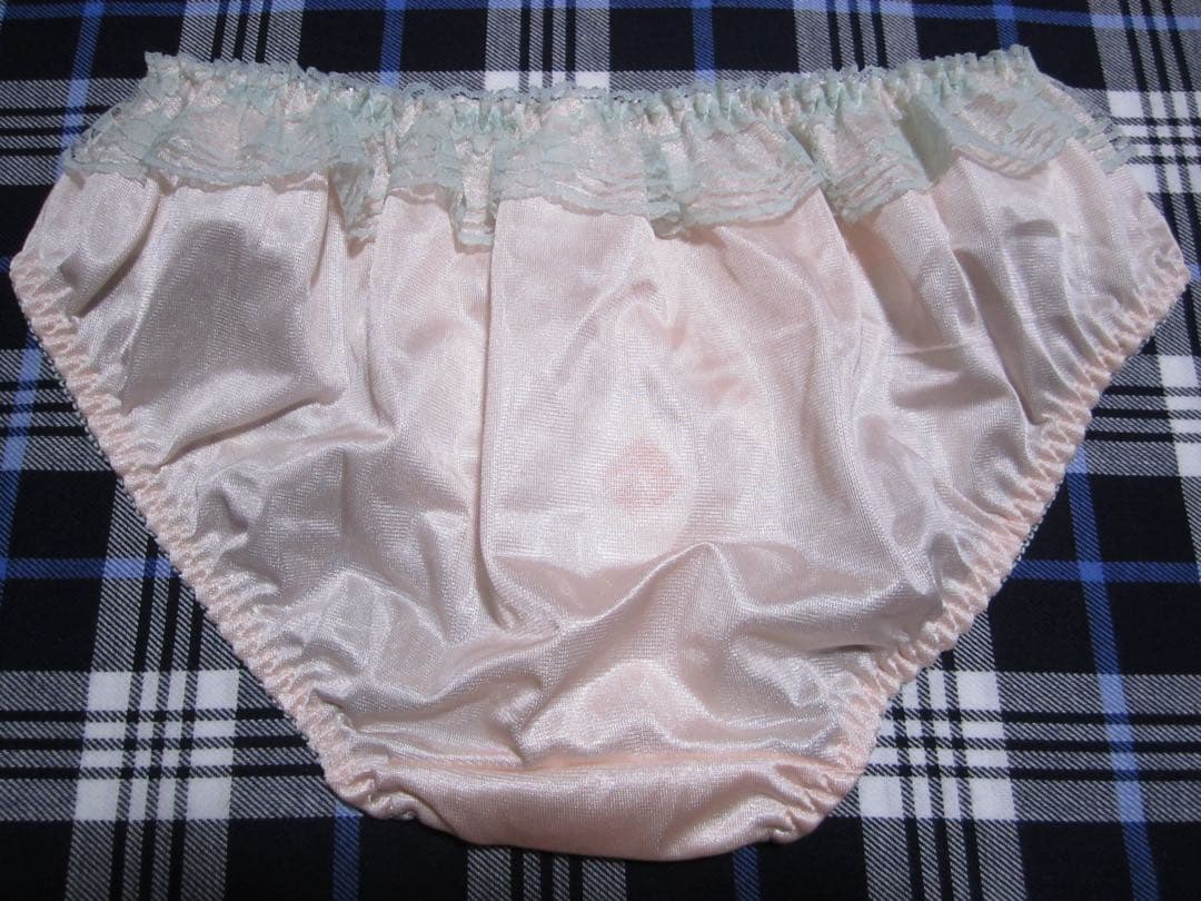 お*わ様 【サンリオ】『キティ ブラ・ショーツセット〈B70/M〉』ベロア/サテ