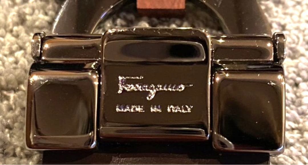 【値下げ中】フェラガモ　メンズベルト（新品）