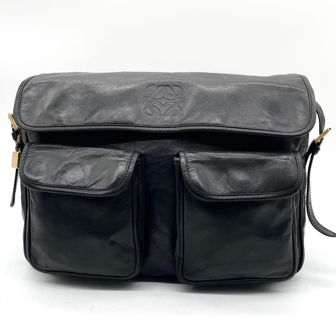 【極美品】ロエベ メッセンジャーバッグ アナグラム ナッパレザー 斜め掛け 黒