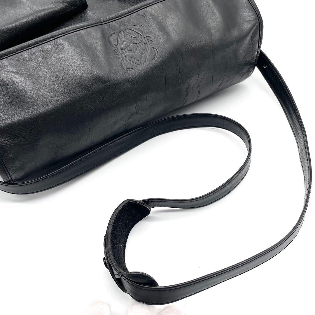 【極美品】ロエベ メッセンジャーバッグ アナグラム ナッパレザー 斜め掛け 黒