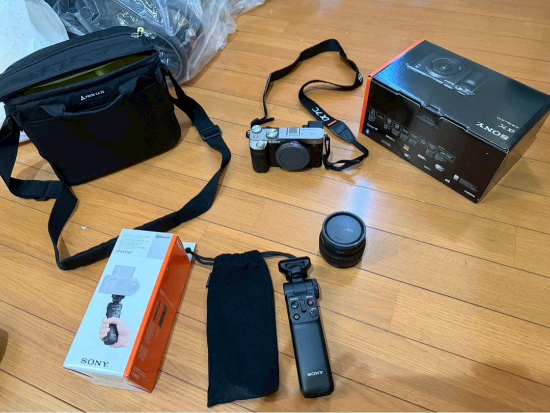 SONY 一眼レフカメラ、三脚、カバー、ショルダーバッグのセット