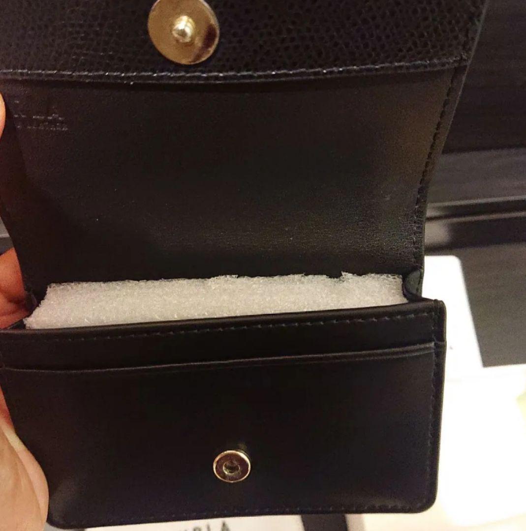 red FURLA ブラック 名刺入れ