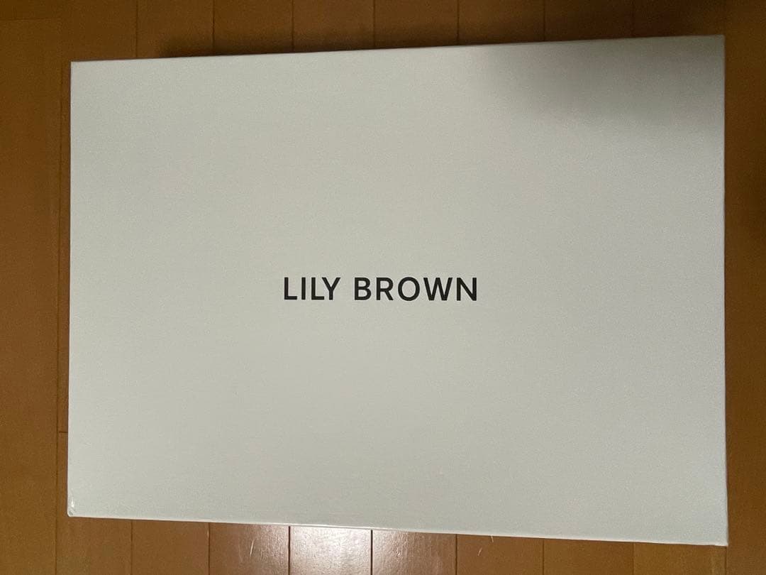 Lily Brown 3バックルミドルブーツ