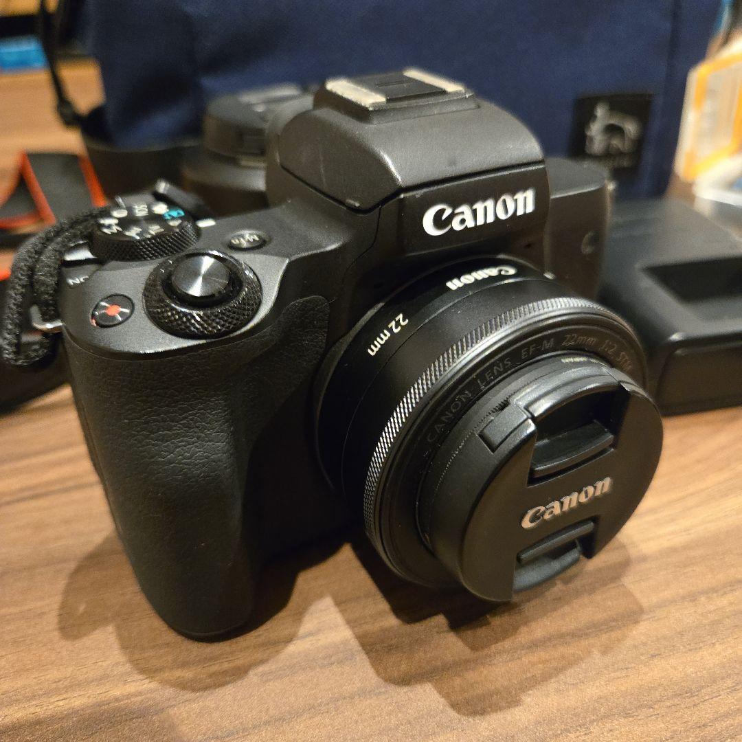Canon キャノン EOS Kiss M （カメラバッグ 追加バッテリー付き）