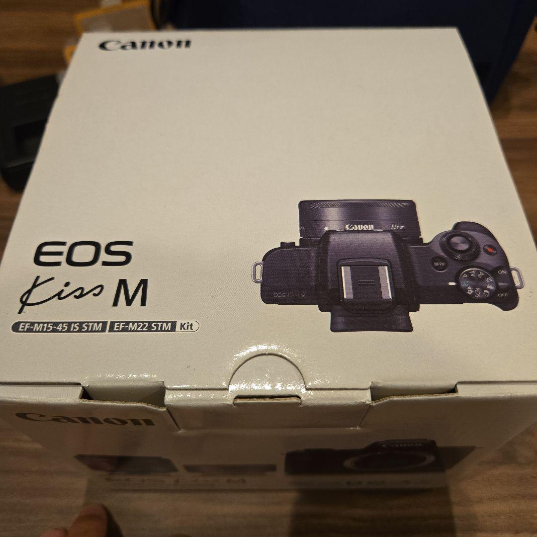 Canon キャノン EOS Kiss M （カメラバッグ 追加バッテリー付き）