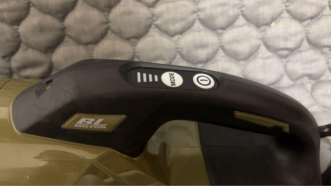 大掃除に！マキタ　充電式クリーナ CLOO3GZW本体　のみ　40v用