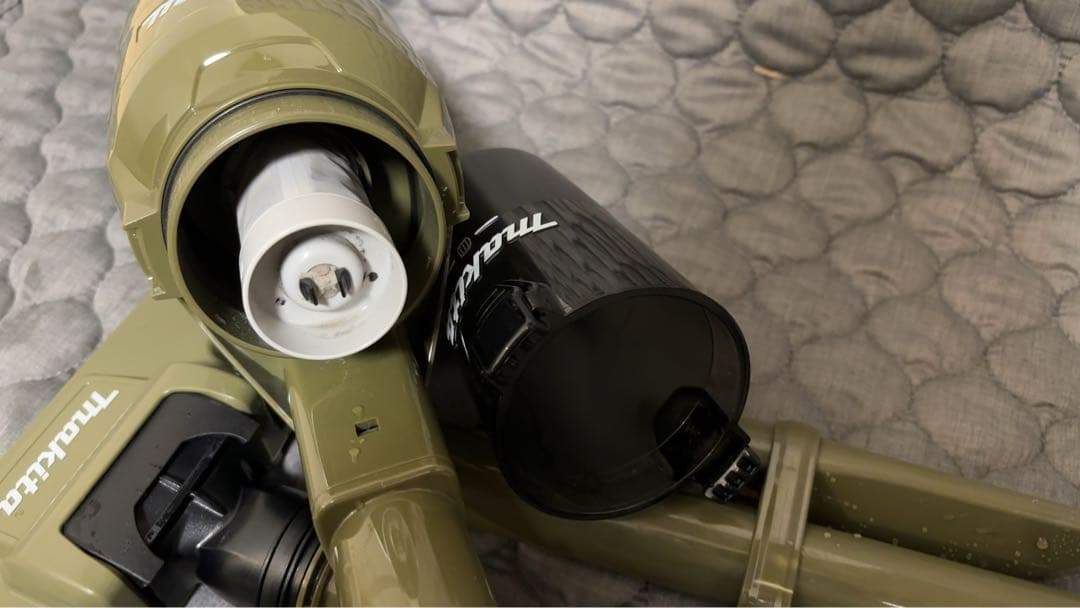 大掃除に！マキタ　充電式クリーナ CLOO3GZW本体　のみ　40v用