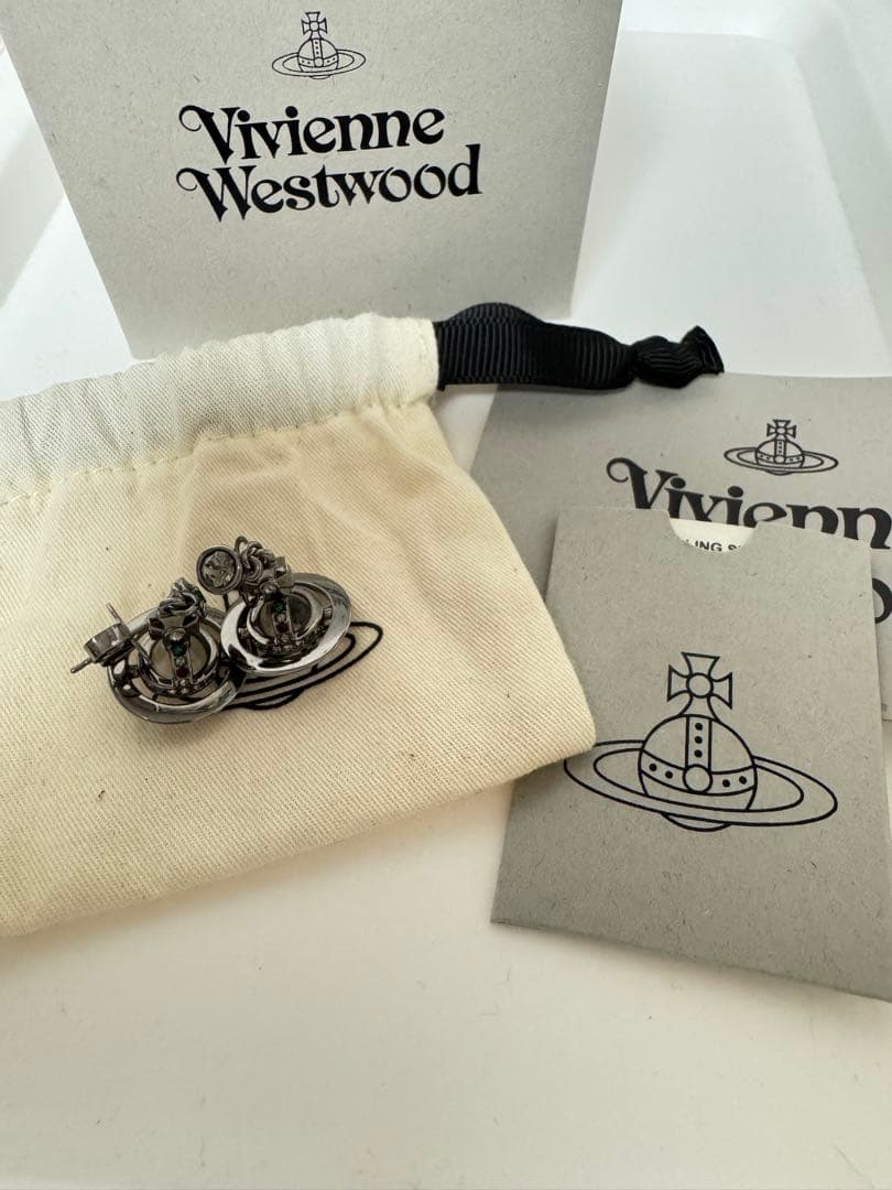 い*ト様 Vivienne Westwood ピアス NEW PETITE OR