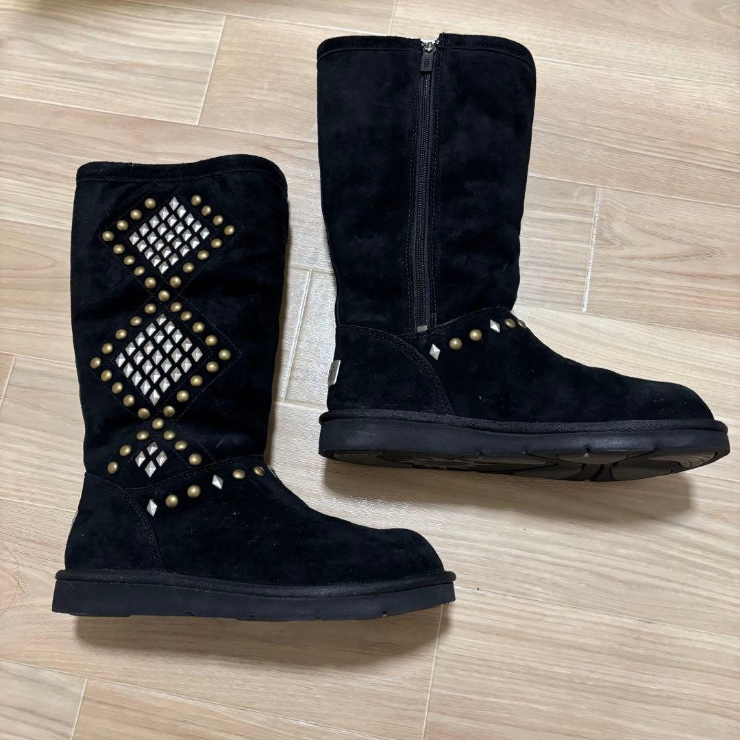黒UGG ムートンブーツスタッズ装飾