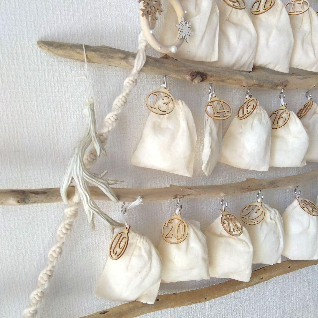 大きな流木ツリー 　アドベントカレンダー