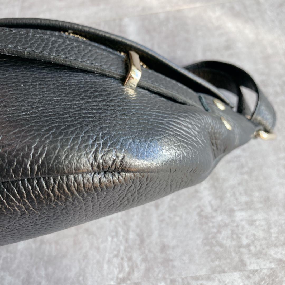 【極美品】AULENTTI オーレンティ　ボディバッグ　本革　黒　ゴールド