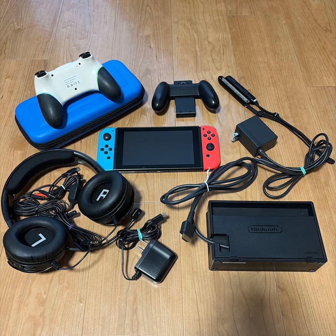 Nintendo Switch 本体 ネオンレッド・ブルー　ヘッドフォンつき
