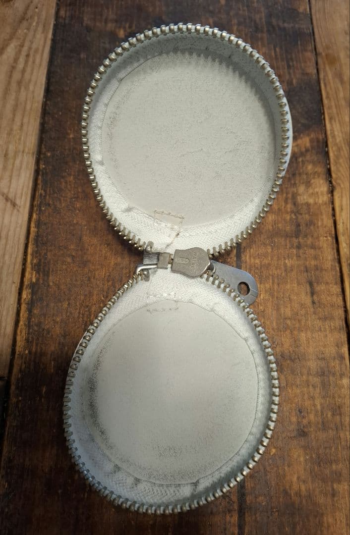 カガリユウスケ PALETTE別注 吊るすケース 壁 白