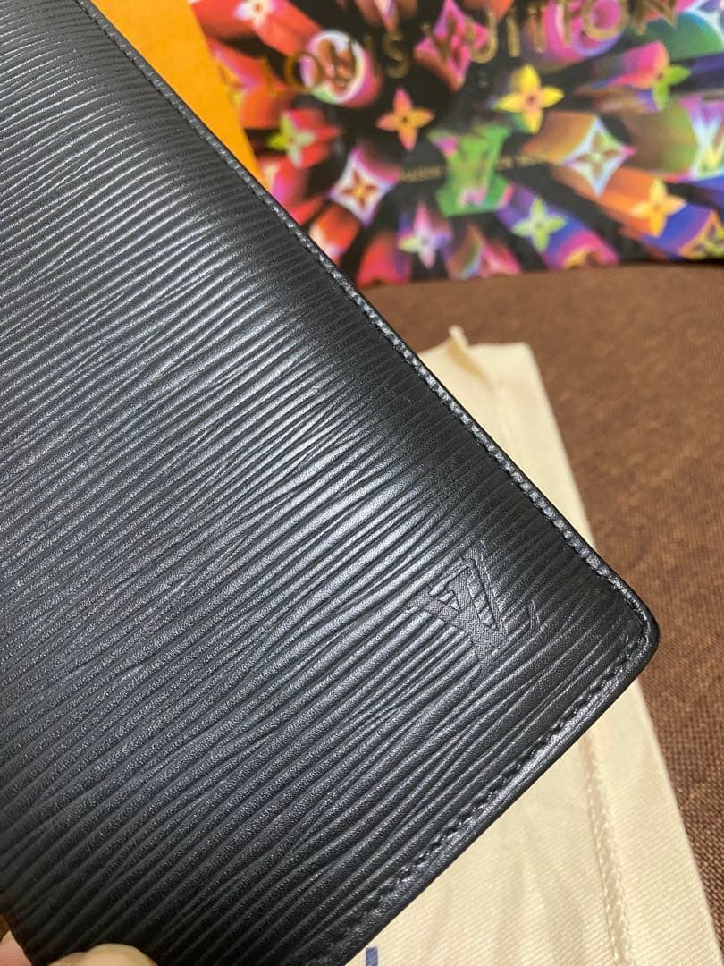 ルイヴィトン エピ ポルトフォイユ・ブラザ 二つ折り長財布