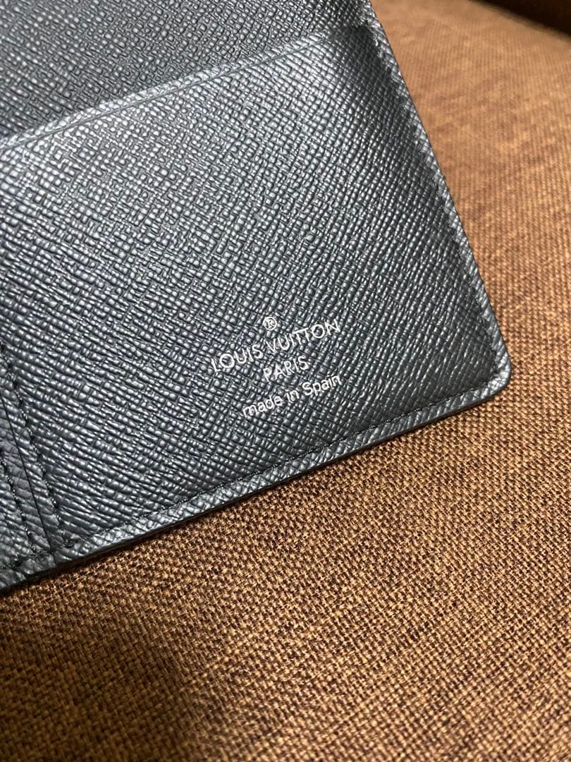 ルイヴィトン エピ ポルトフォイユ・ブラザ 二つ折り長財布