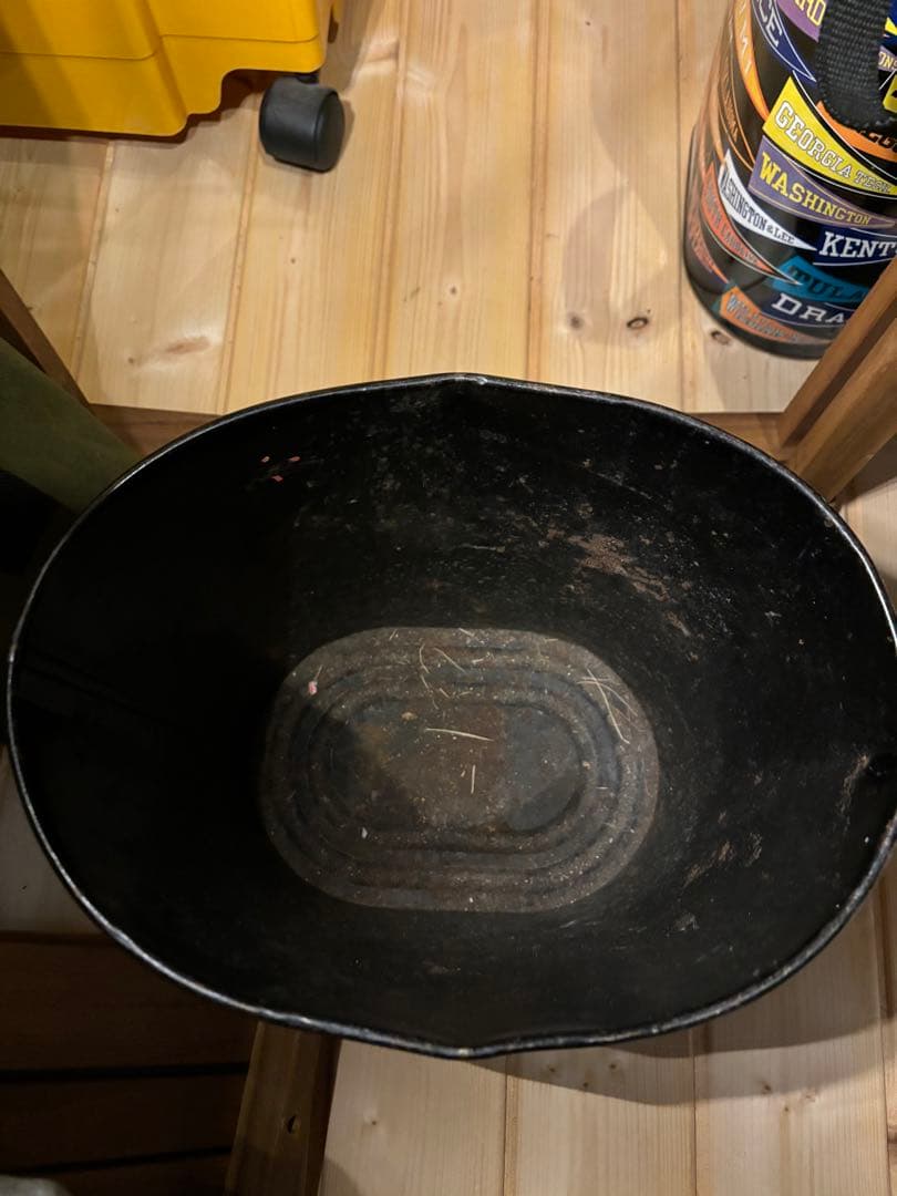ビンテージ　カレッジ　缶　ゴミ箱　ペナント　アンティーク缶