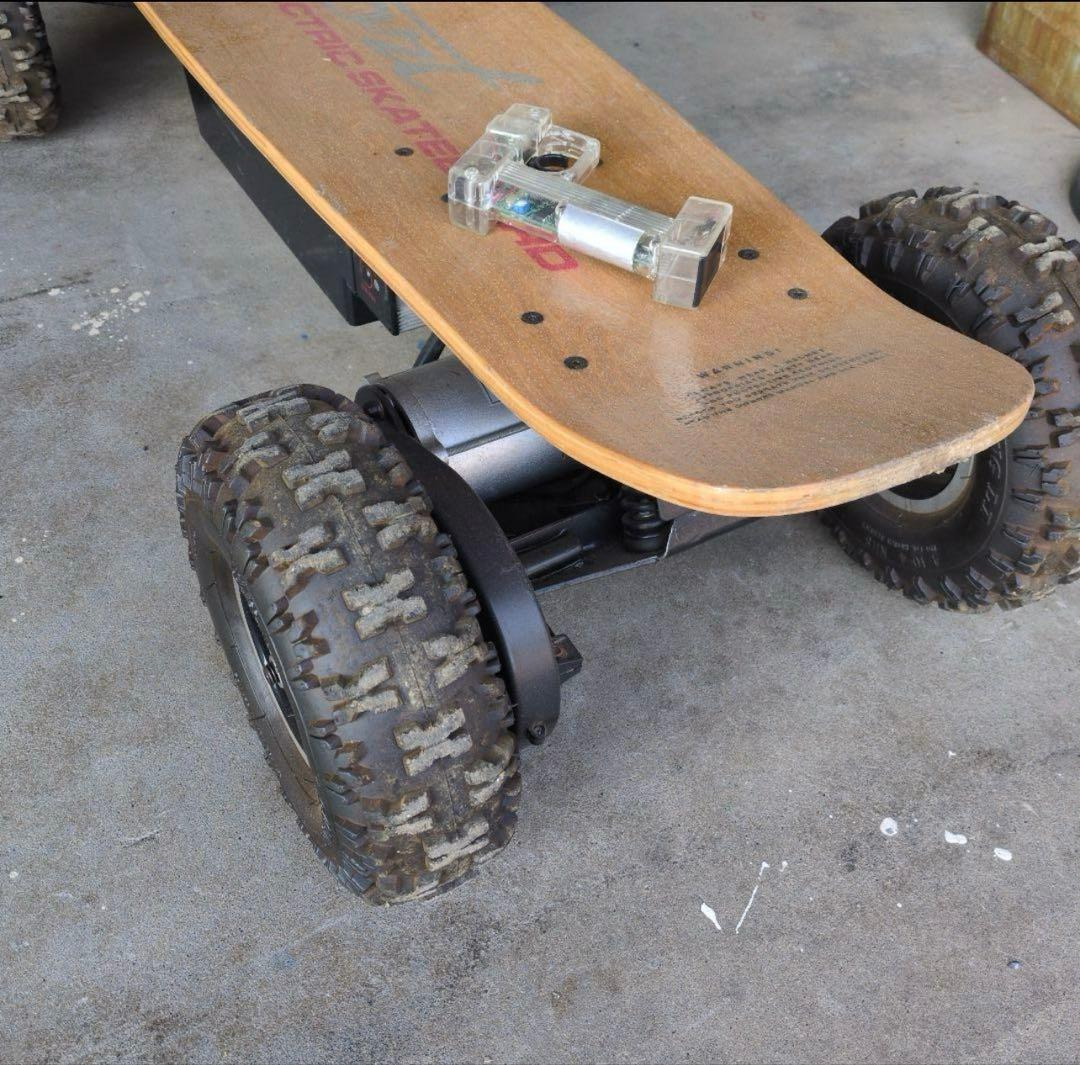 値下げ！　電動スケートボード　オフロードタイヤ　パワフル