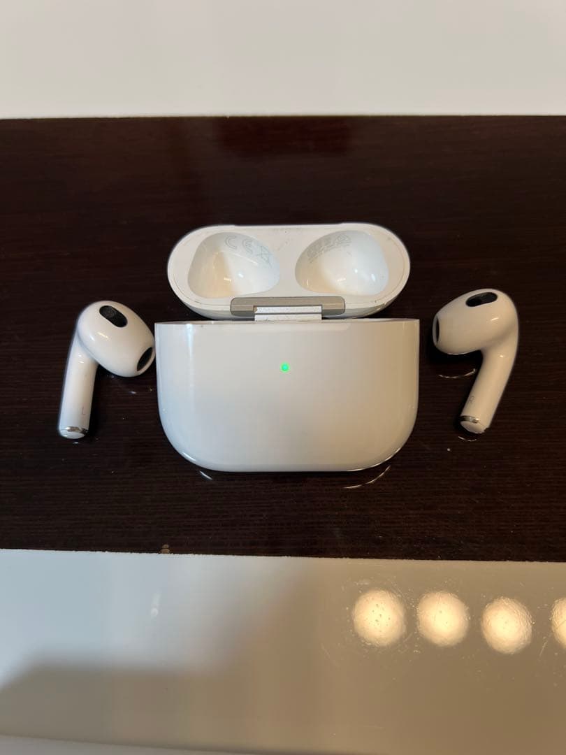 AirPods第3世代　ホワイト 充電ケース付き