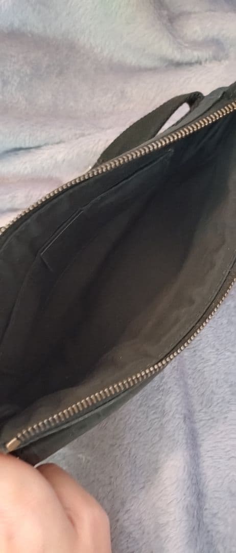 GUCCI　ボディーバッグGG シマレザー黒