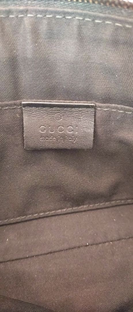 GUCCI　ボディーバッグGG シマレザー黒