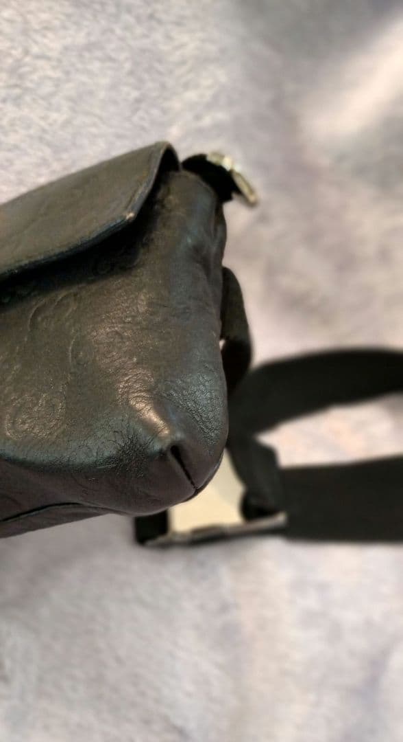 GUCCI　ボディーバッグGG シマレザー黒