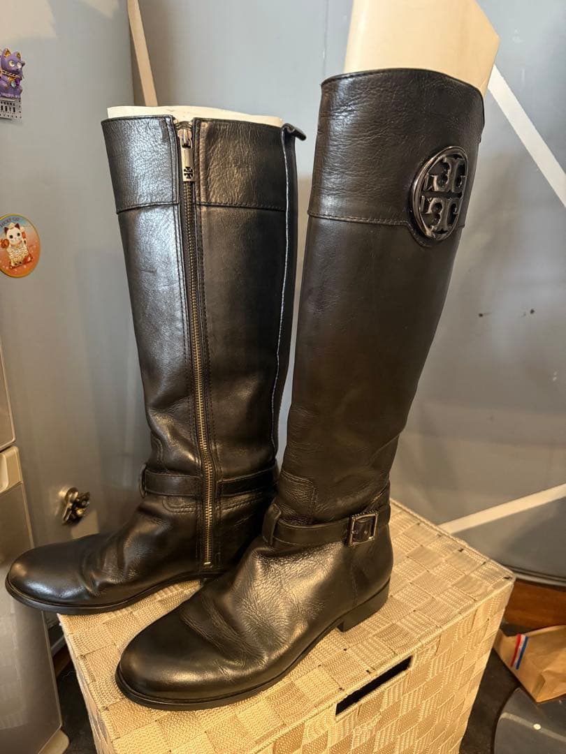トリーバーチのレザーブーツ