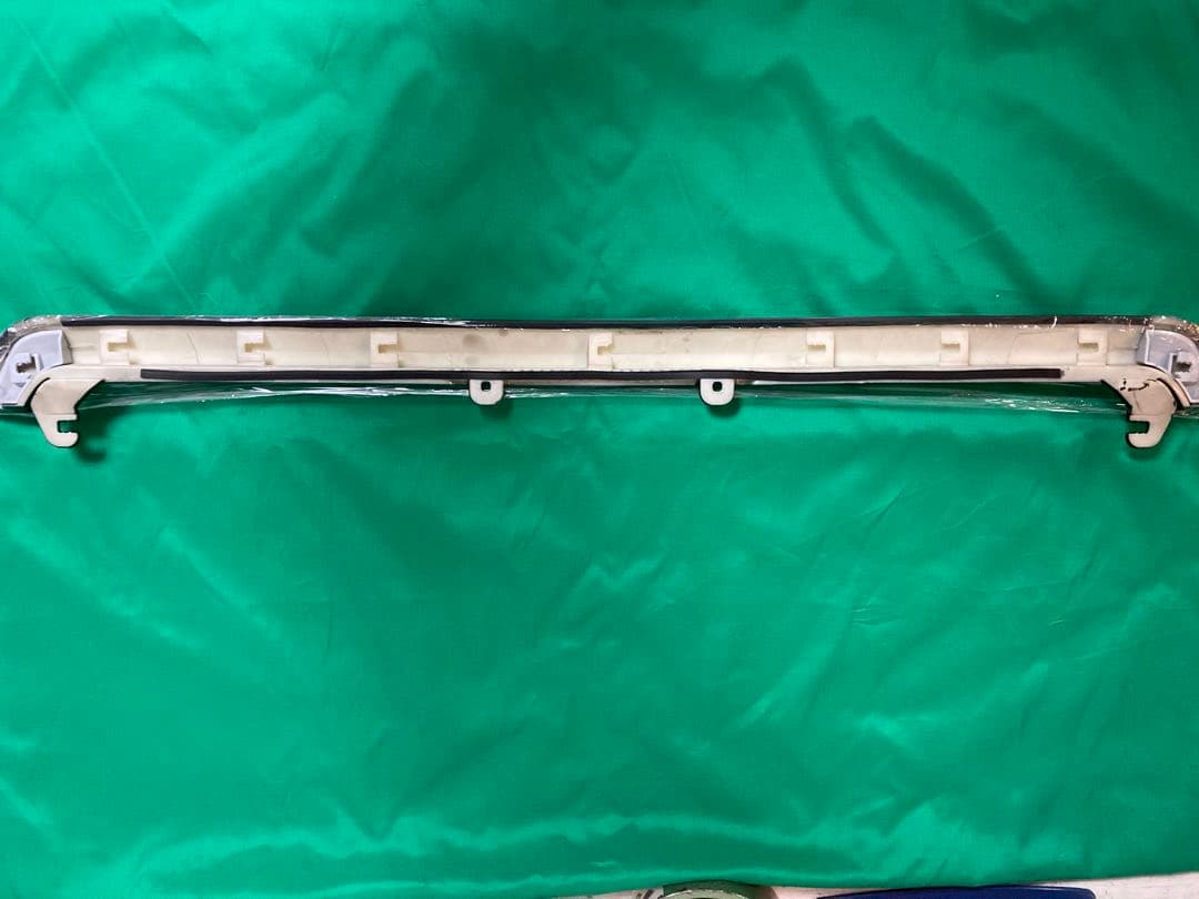 【新品】スバル/フォレスター 交換用フロントバンパーグリル