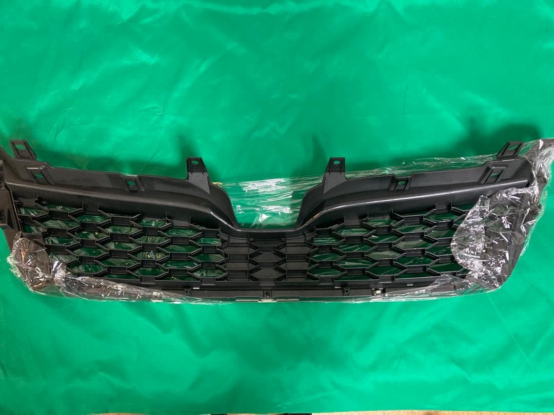 【新品】スバル/フォレスター 交換用フロントバンパーグリル