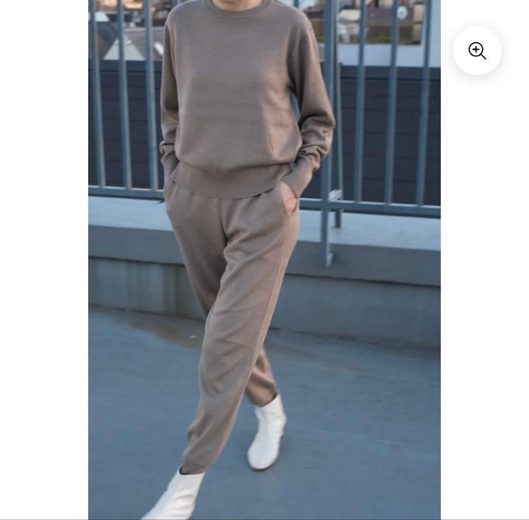 【完売品】MUUGIムーギ シルクニット クルーネックプルオーバー　グレージュ