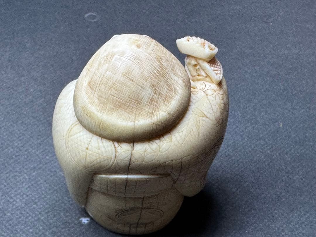 置物　鯨の歯　大黑天　人物　天然素材　アンティーク　極上　和彫　骨董　飾り物