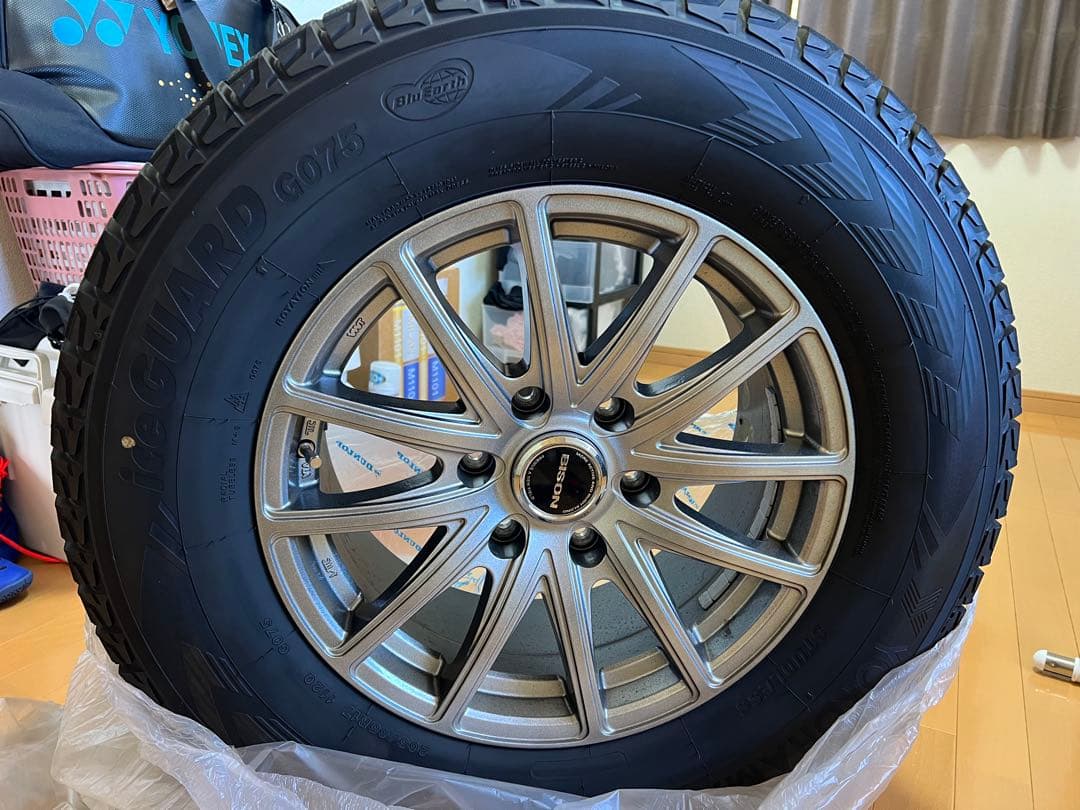 (極美品・バリ溝) 2024年製ランドクルーザープラド150 スタッドレスタイヤ