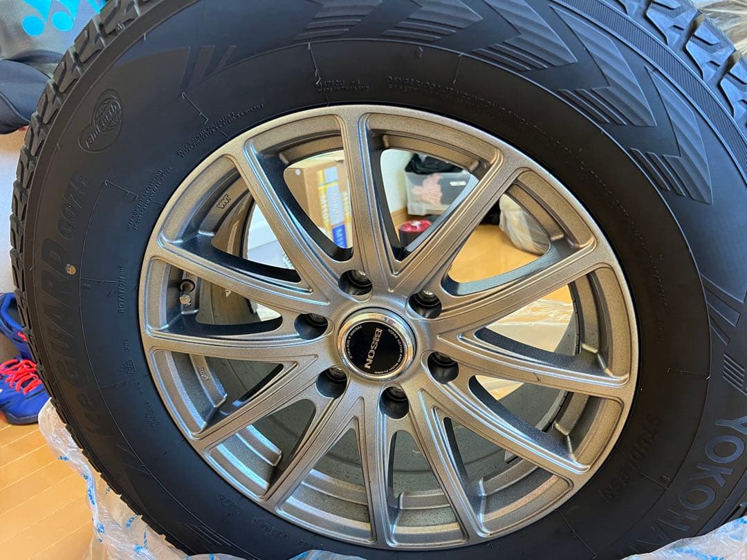 (極美品・バリ溝) 2024年製ランドクルーザープラド150 スタッドレスタイヤ