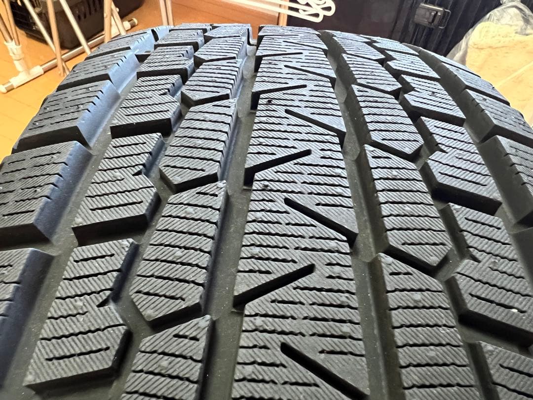 (極美品・バリ溝) 2024年製ランドクルーザープラド150 スタッドレスタイヤ