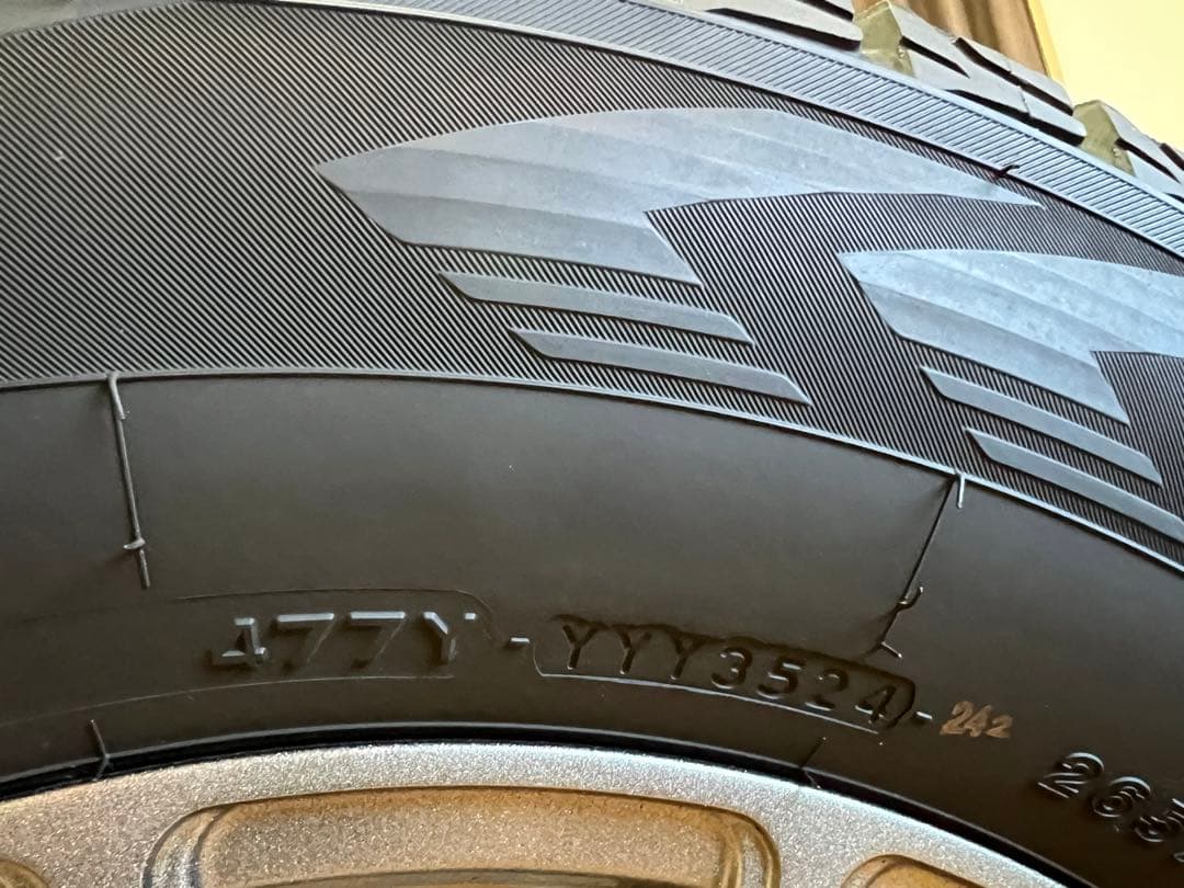 (極美品・バリ溝) 2024年製ランドクルーザープラド150 スタッドレスタイヤ