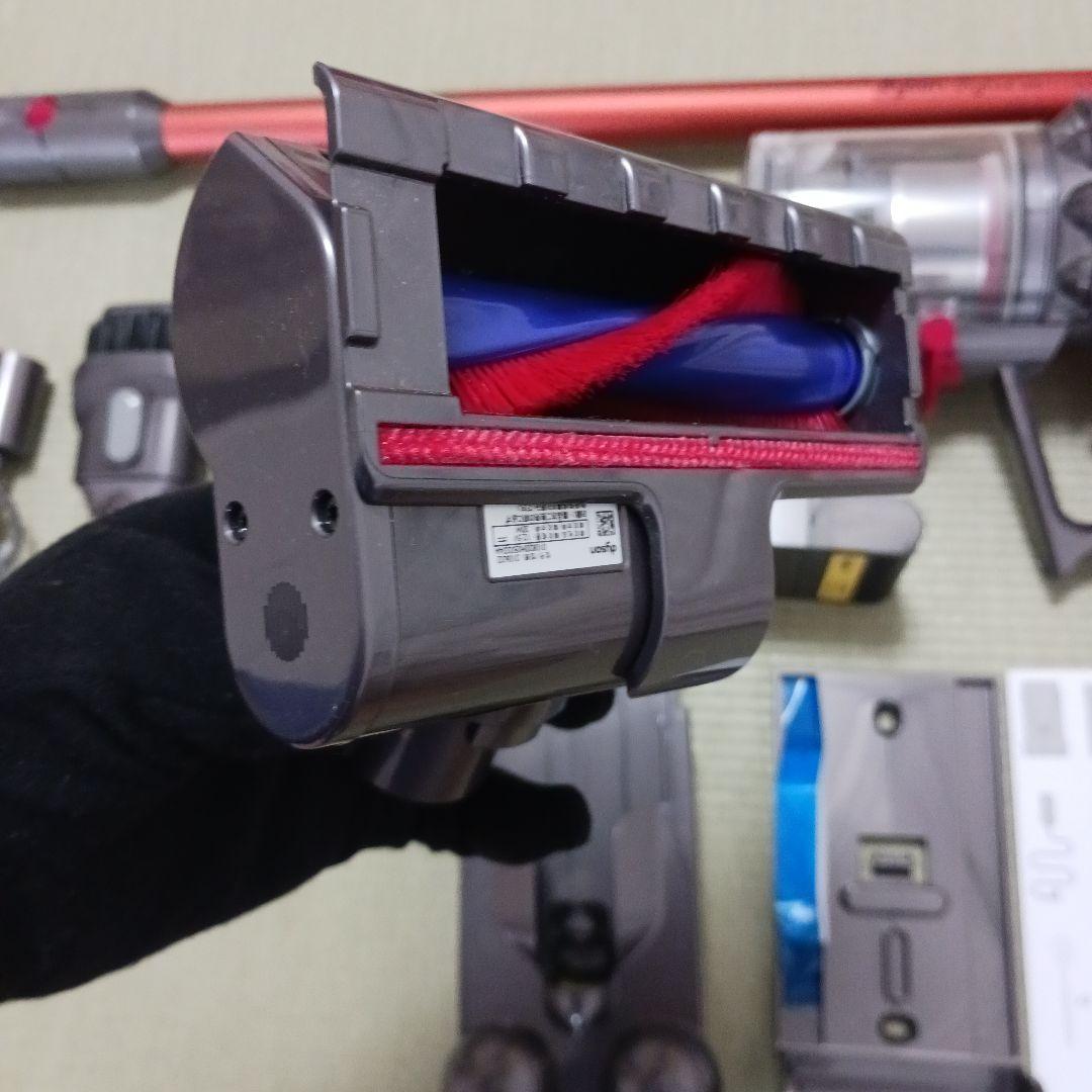 ダイソン　掃除機DigitalSlimFluffy+　本体 充電器・各ノズル付き