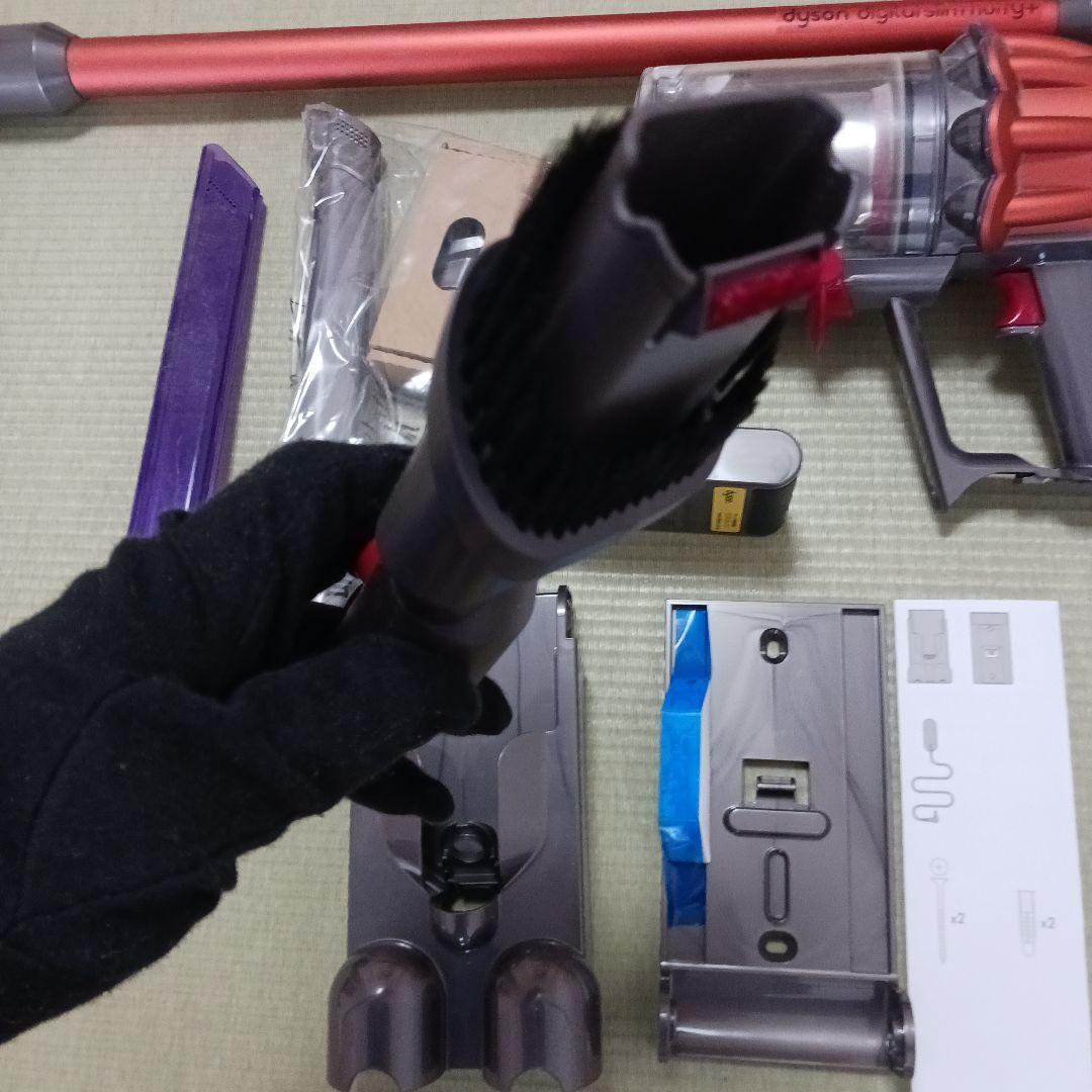 ダイソン　掃除機DigitalSlimFluffy+　本体 充電器・各ノズル付き