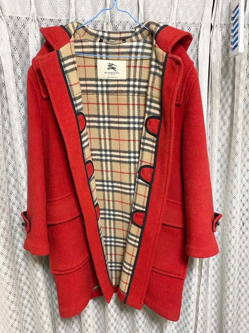 バーバリー 赤 ダッフルコート フード付き