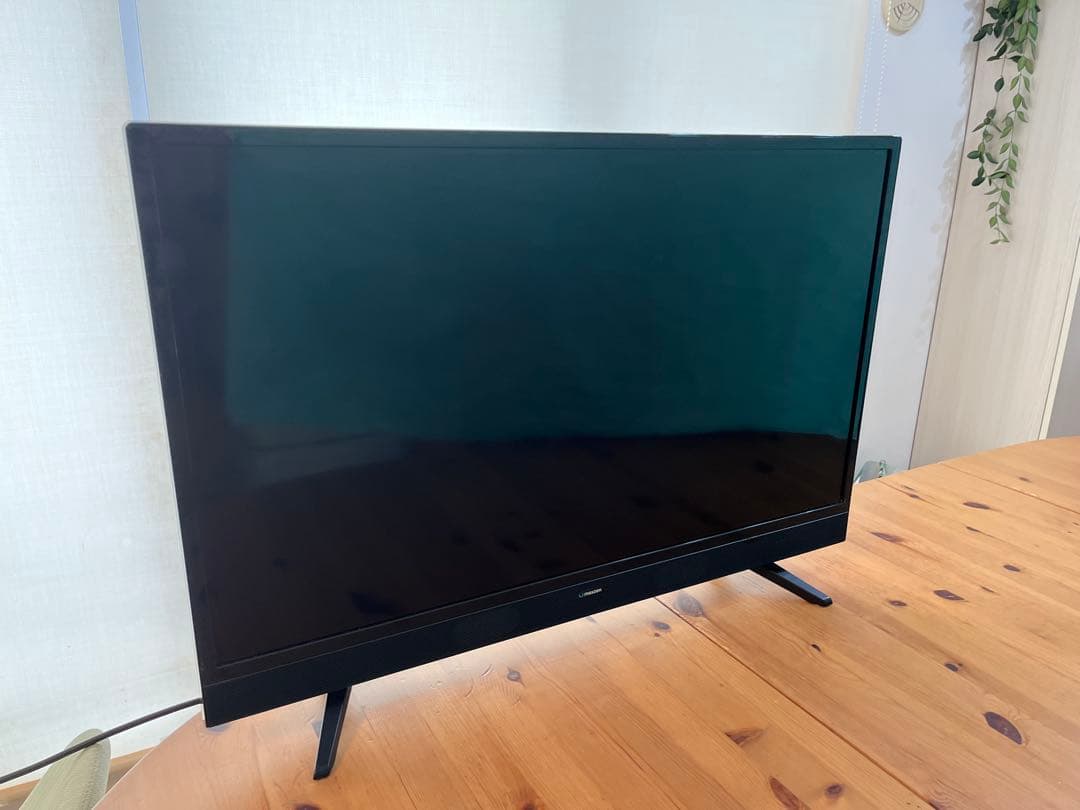 マクスゼン　液晶テレビ32型　J32SK03 黒2本足スタンド