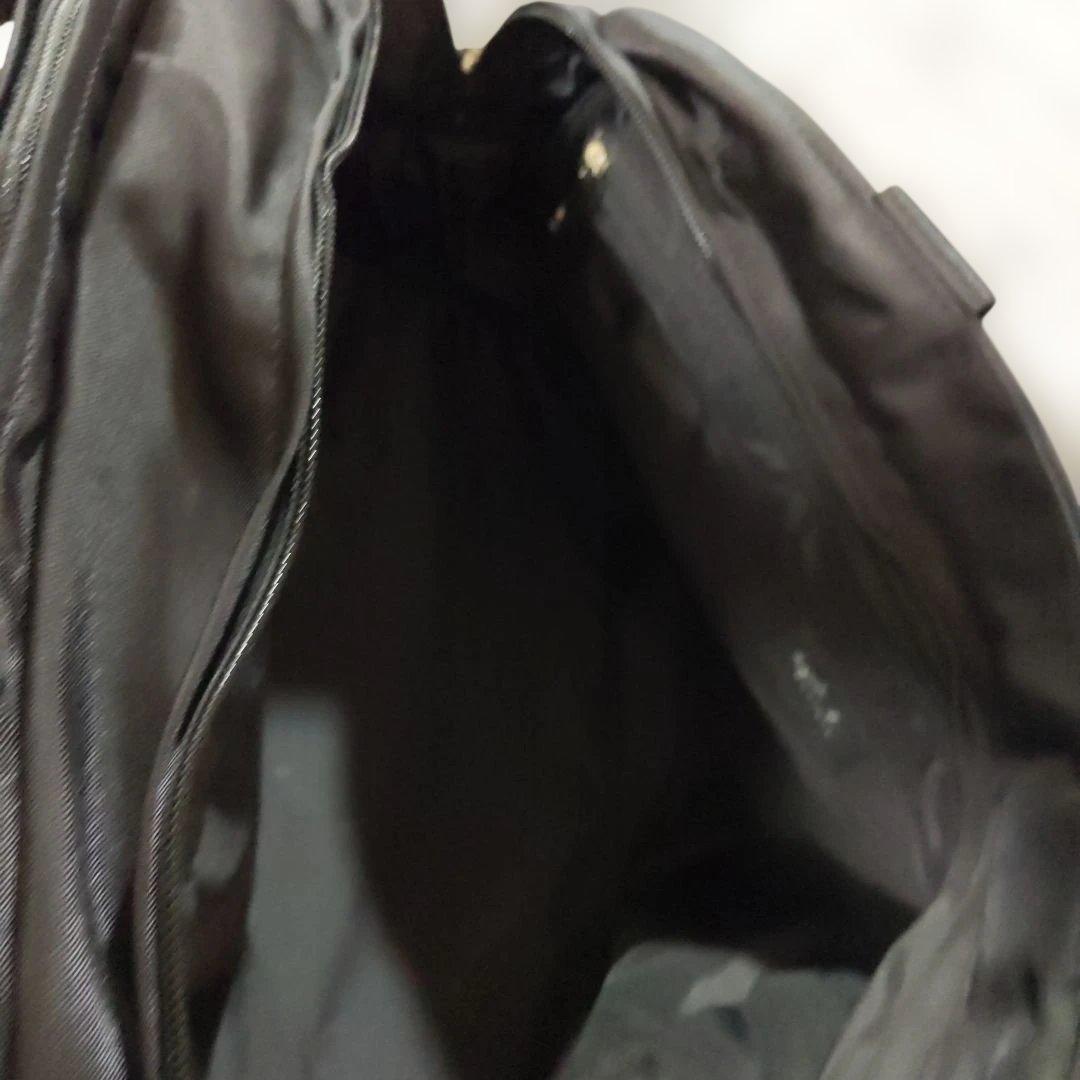 黒のナイロンボストンバッグ