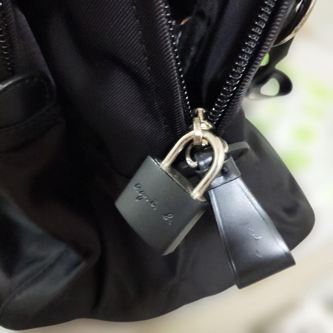 黒のナイロンボストンバッグ