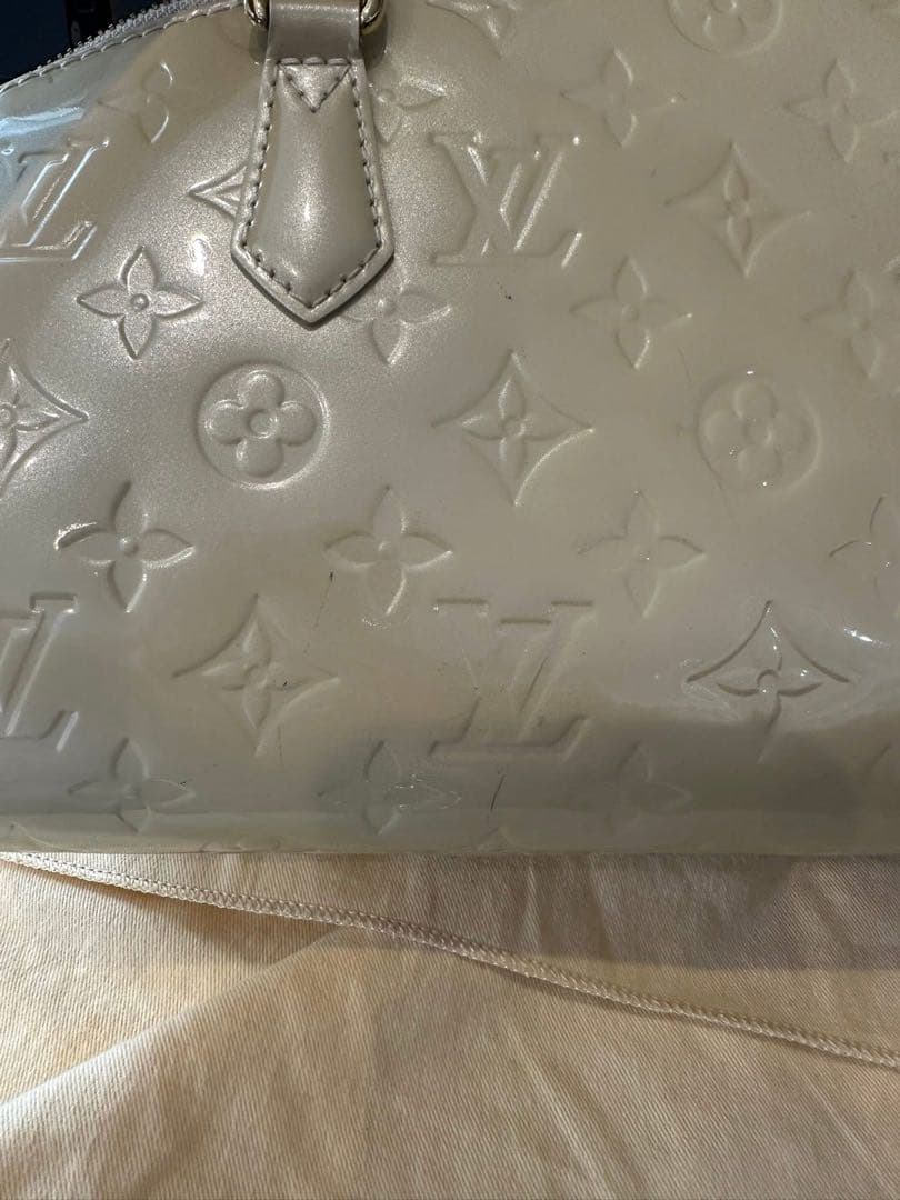 Louis Vuitton エナメルレザー ハンドバッグ クリーム