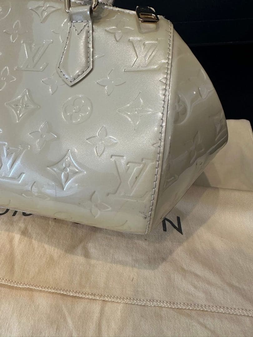 Louis Vuitton エナメルレザー ハンドバッグ クリーム