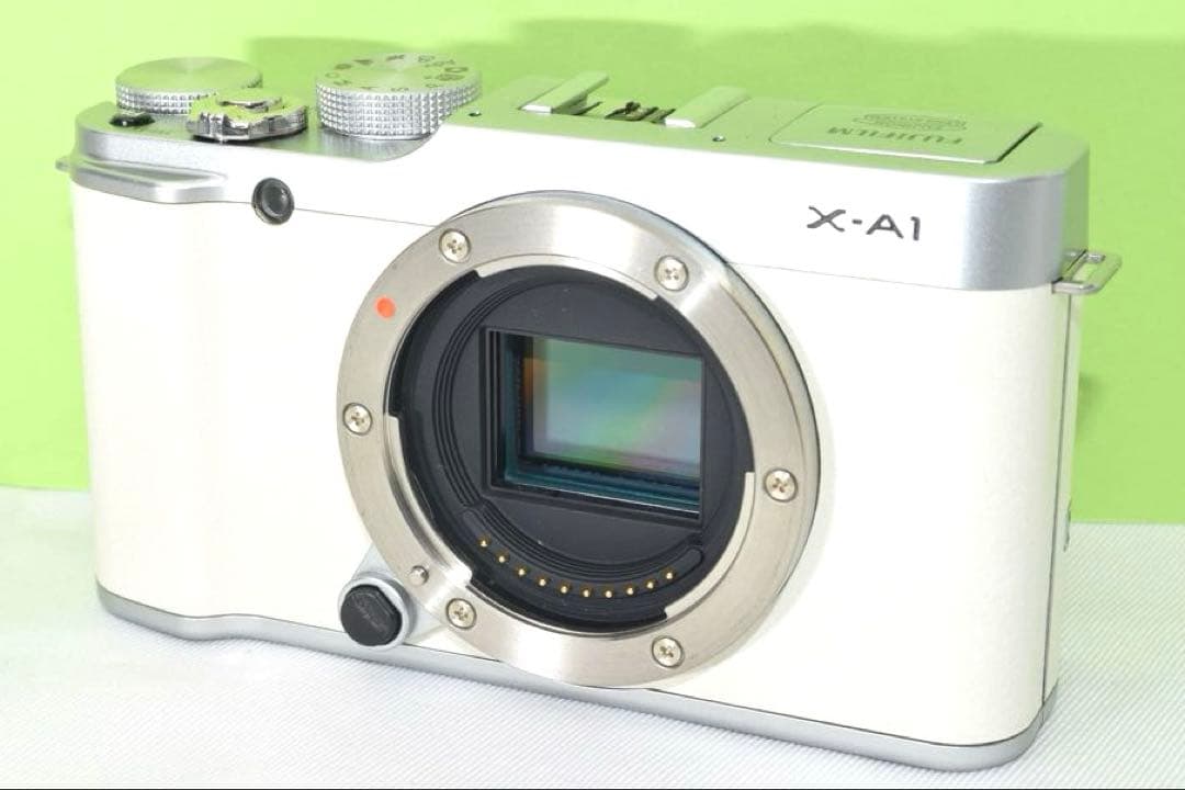 Fujifilm X-A1 ホワイト　☆送料無料☆