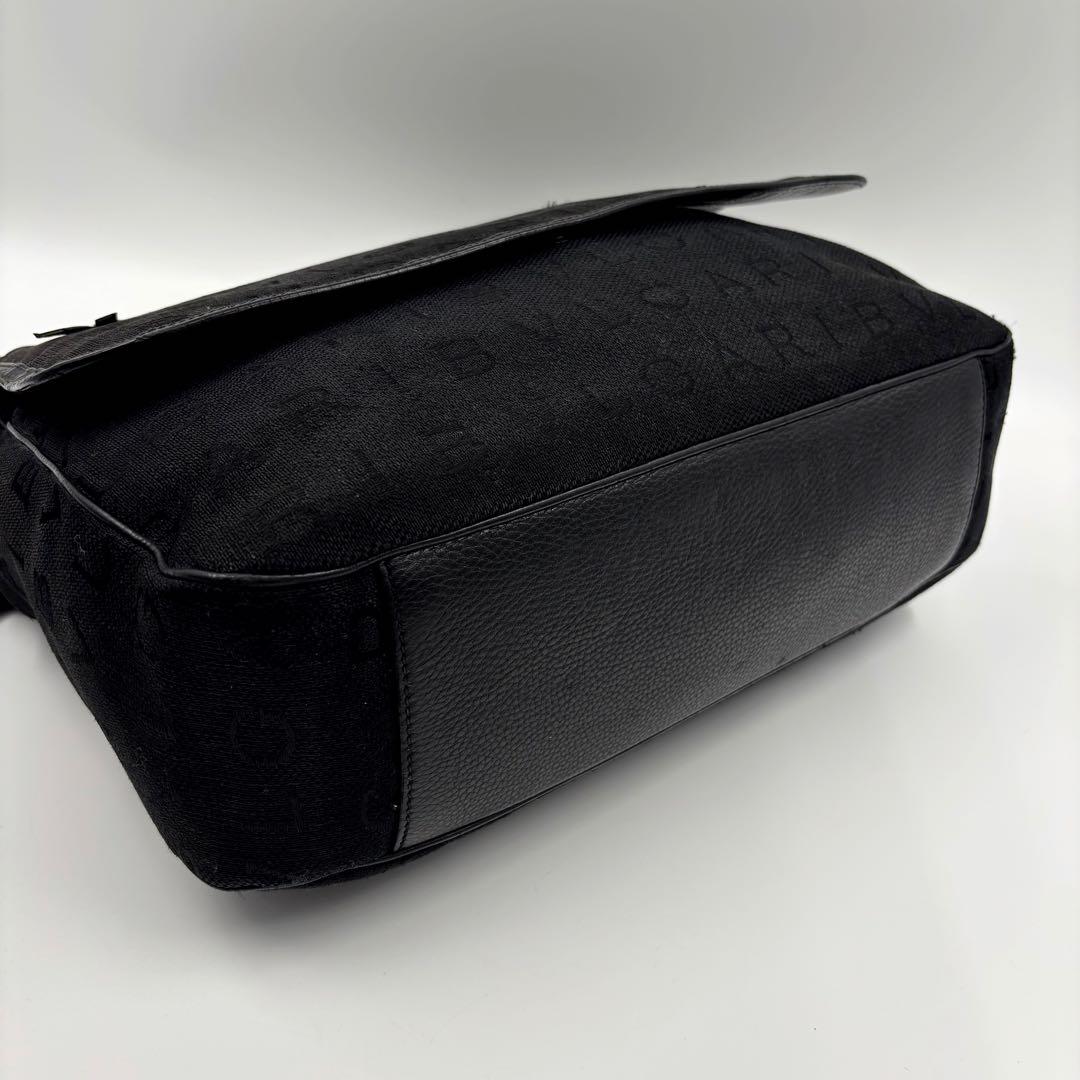 ✨希少✨　BVLGARI メッセンジャーバック　ロゴマニア　ロゴ金具　大容量　黒
