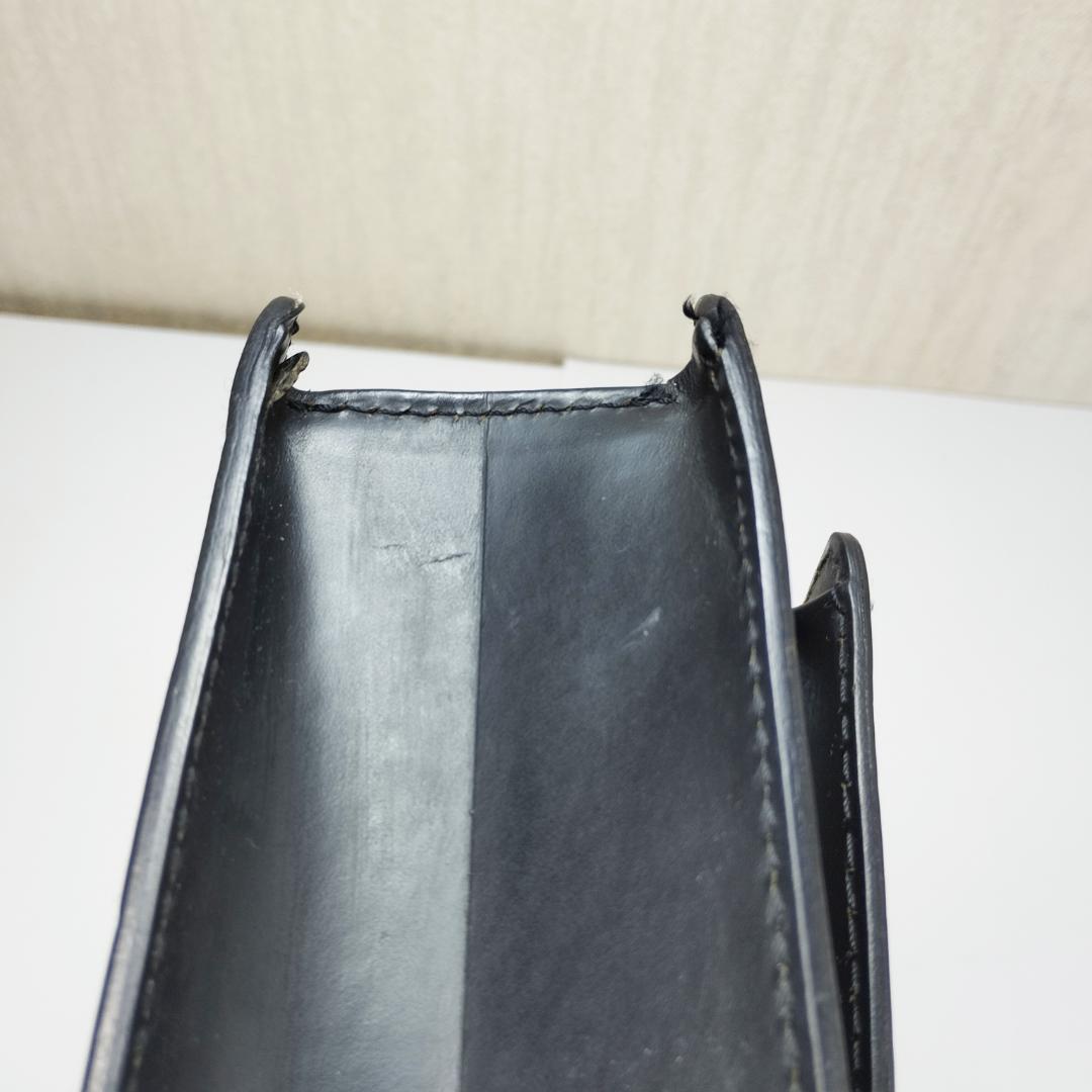 Louis Vuitton ルイヴィトン エピ レザー ブラック　黒